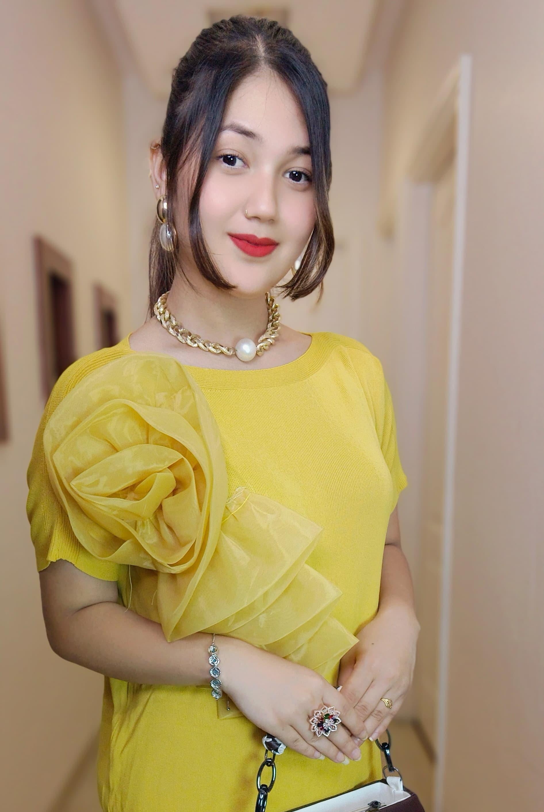 YELLOW