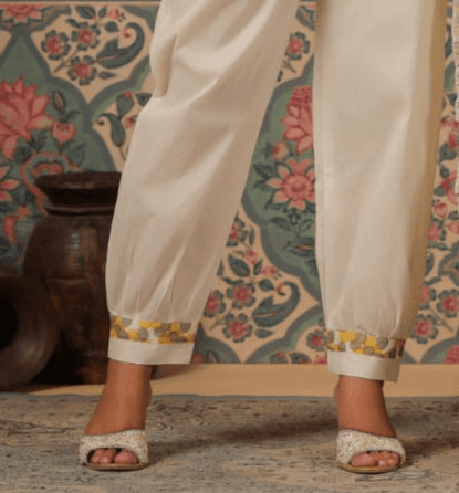 WHITE & YELLOW PRINT