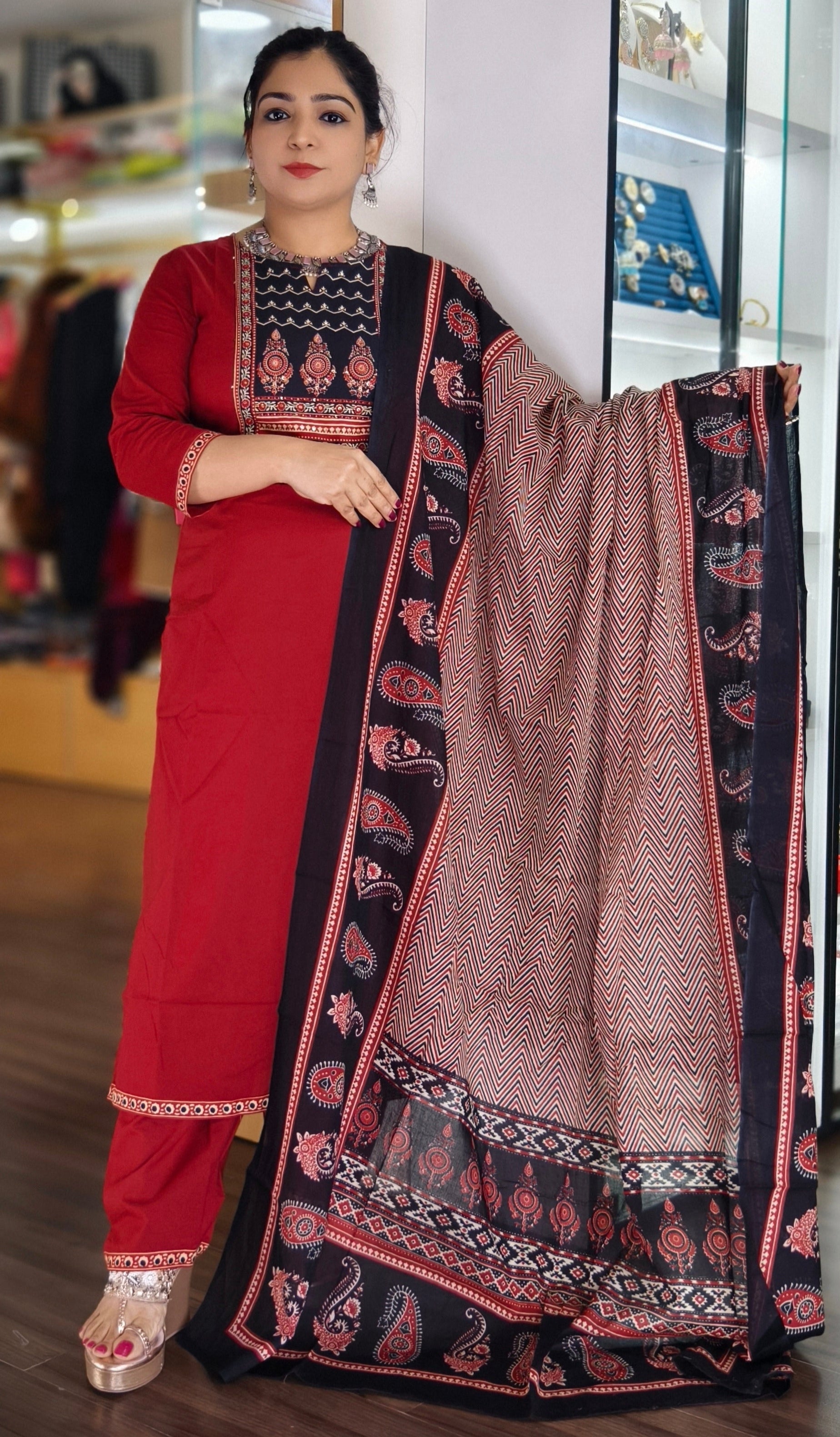 ELEGANT MAROON DESIGNER SUIT IN PURE COTTON