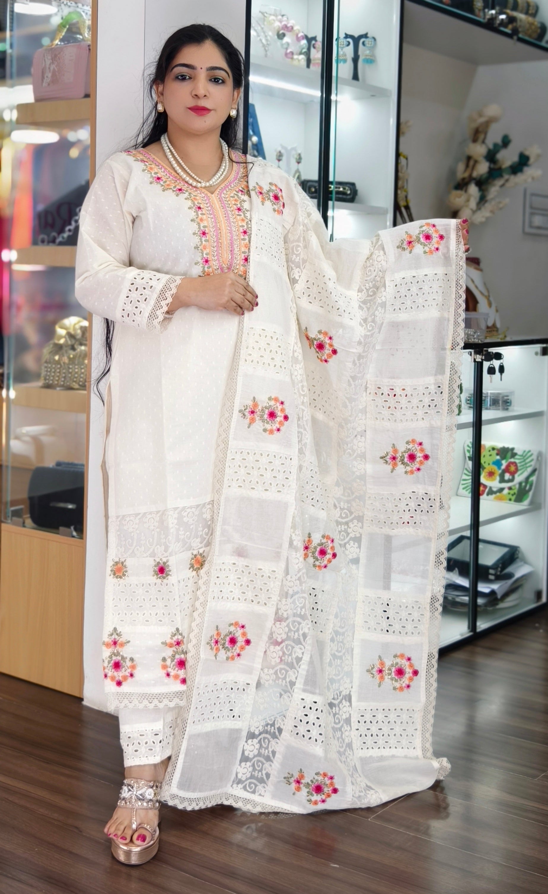 WHITE COTTON DUPATTA WITH A COMPLETE PRINTED DESIGN