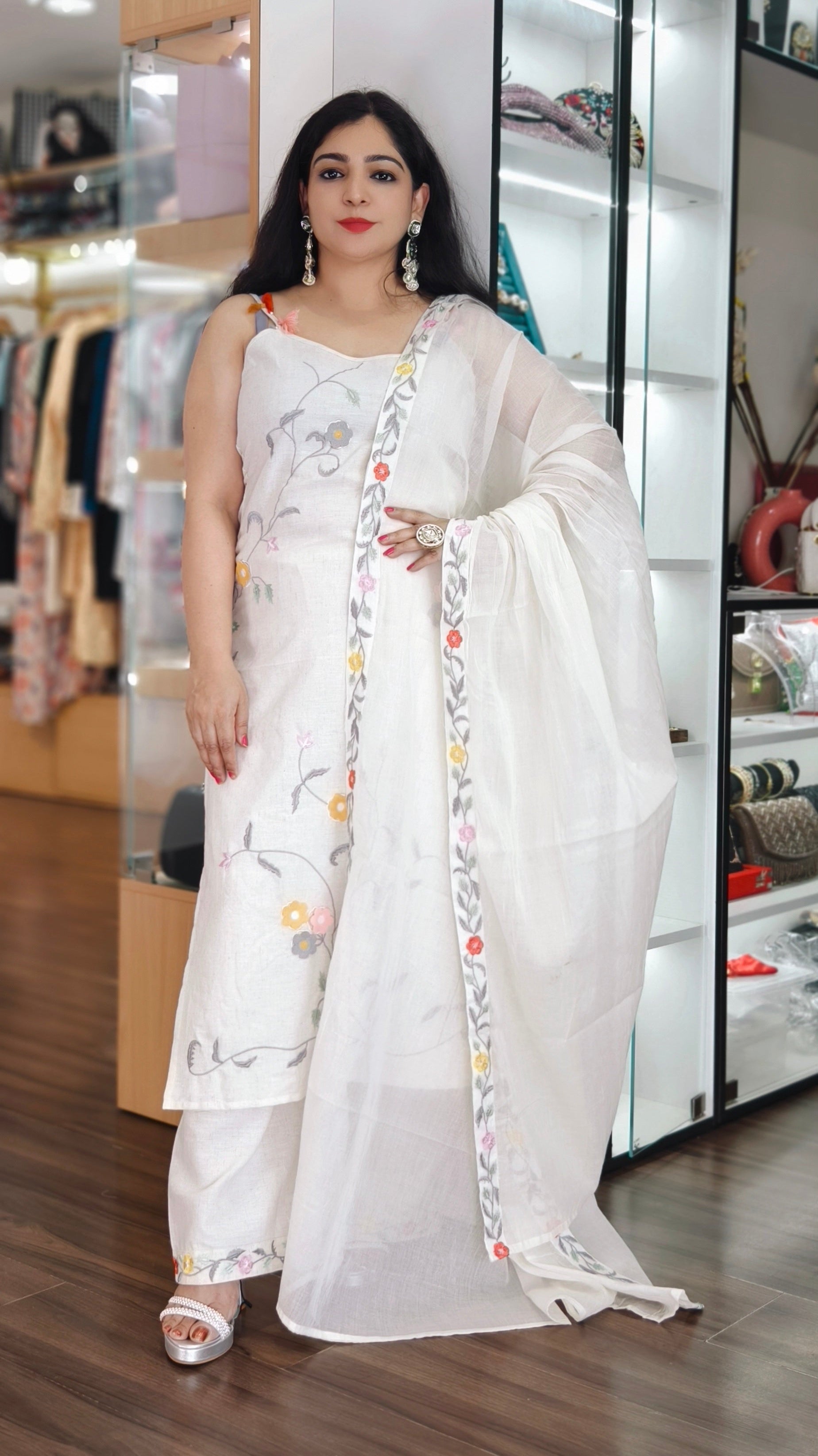 WHITE COTTON SLEEVELESS SUIT WITH HANDWORK WITH COTTON LINING