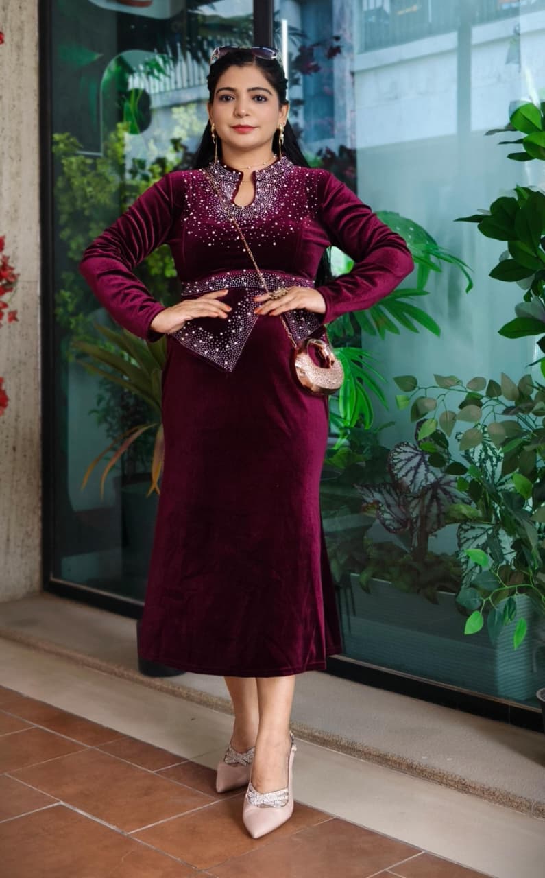 Premium Black & Wine Velvet Dress With Embellished Belt ✨🖤🍷